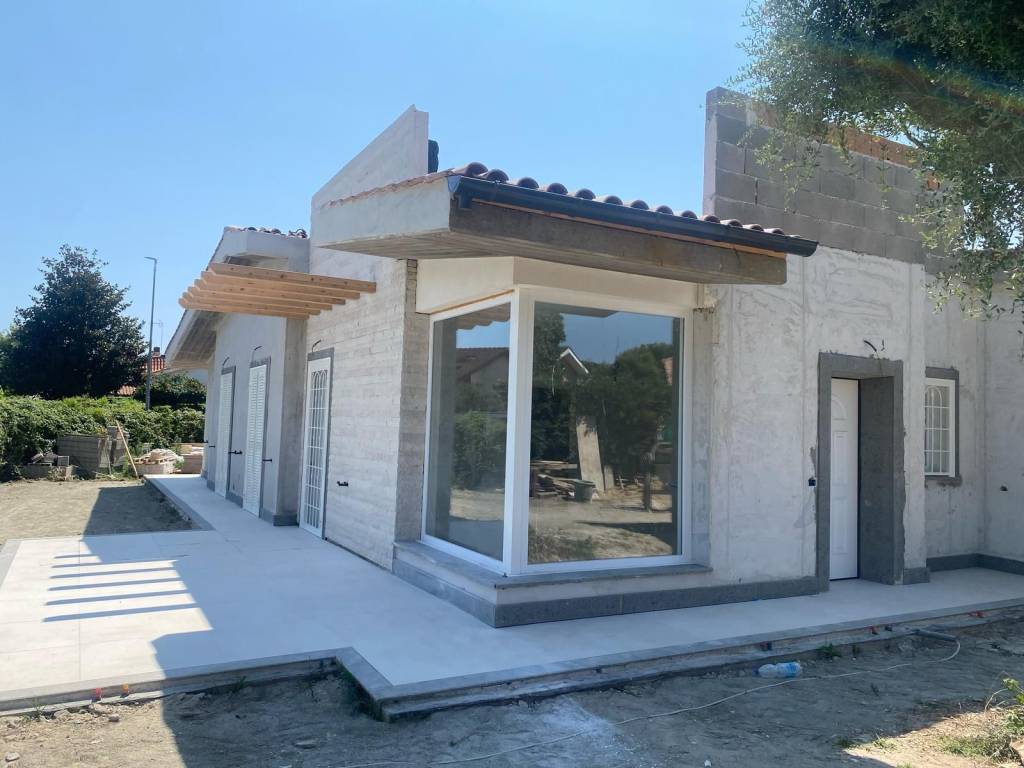 casa indipendente in vendita a Ladispoli in zona Marina di San Nicola