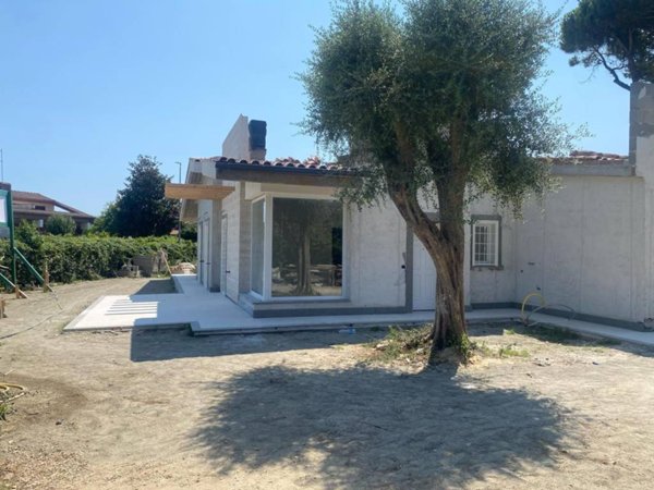 casa indipendente in vendita a Ladispoli in zona Marina di San Nicola