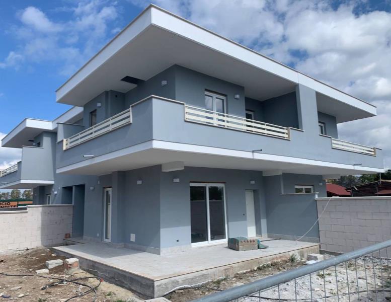 casa indipendente in vendita a Ladispoli