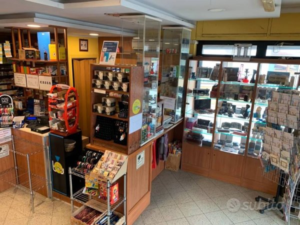 negozio in vendita a Ladispoli