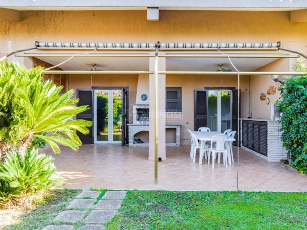 casa indipendente in vendita a Ladispoli in zona Marina di San Nicola