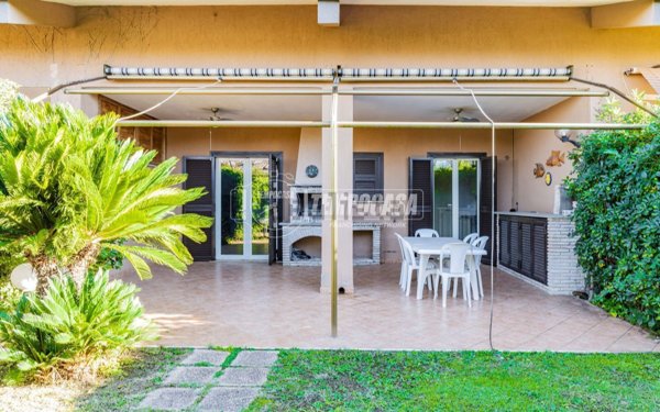 casa indipendente in vendita a Ladispoli in zona Marina di San Nicola