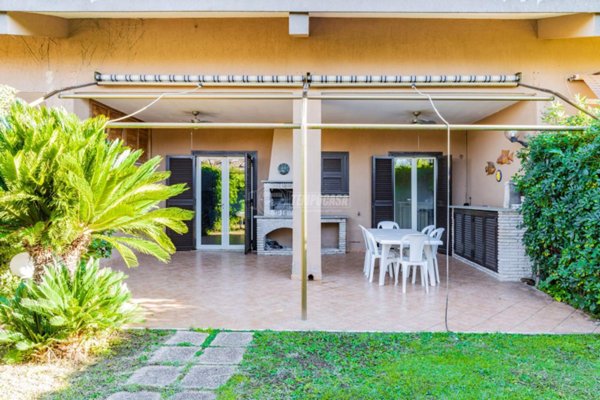 casa indipendente in vendita a Ladispoli in zona Marina di San Nicola