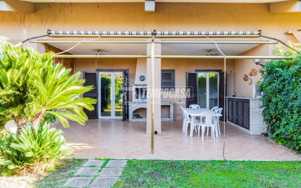 casa indipendente in vendita a Ladispoli in zona Marina di San Nicola