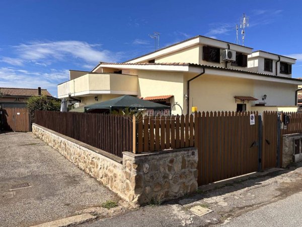 casa indipendente in vendita a Ladispoli