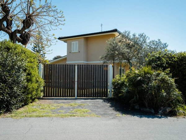 casa indipendente in vendita a Ladispoli in zona Marina di San Nicola