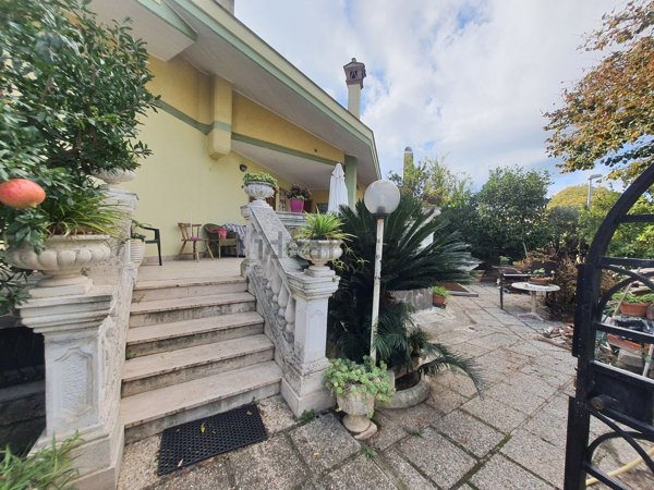 casa indipendente in vendita a Ladispoli