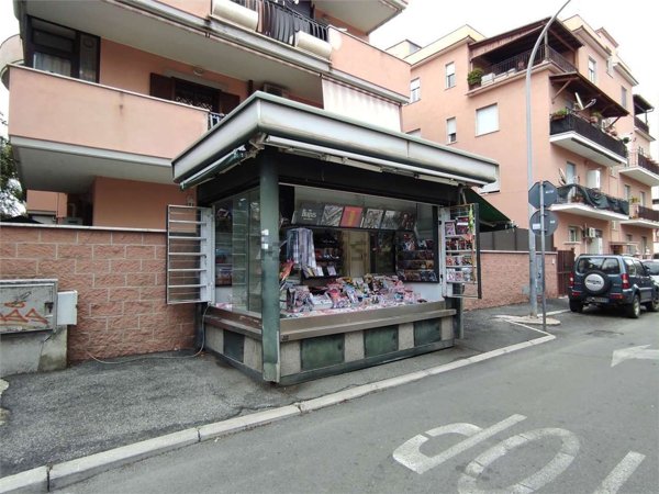 negozio in vendita a Ladispoli