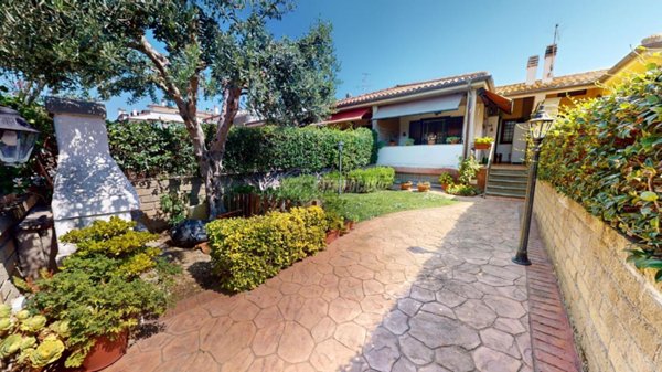 casa indipendente in vendita a Ladispoli