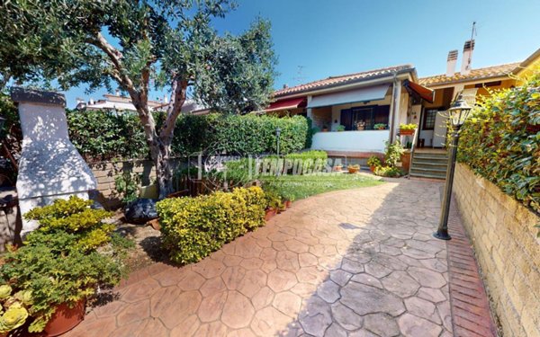 casa indipendente in vendita a Ladispoli