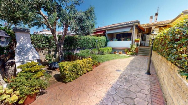casa indipendente in vendita a Ladispoli