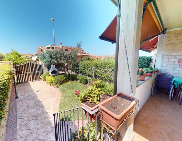 casa indipendente in vendita a Ladispoli