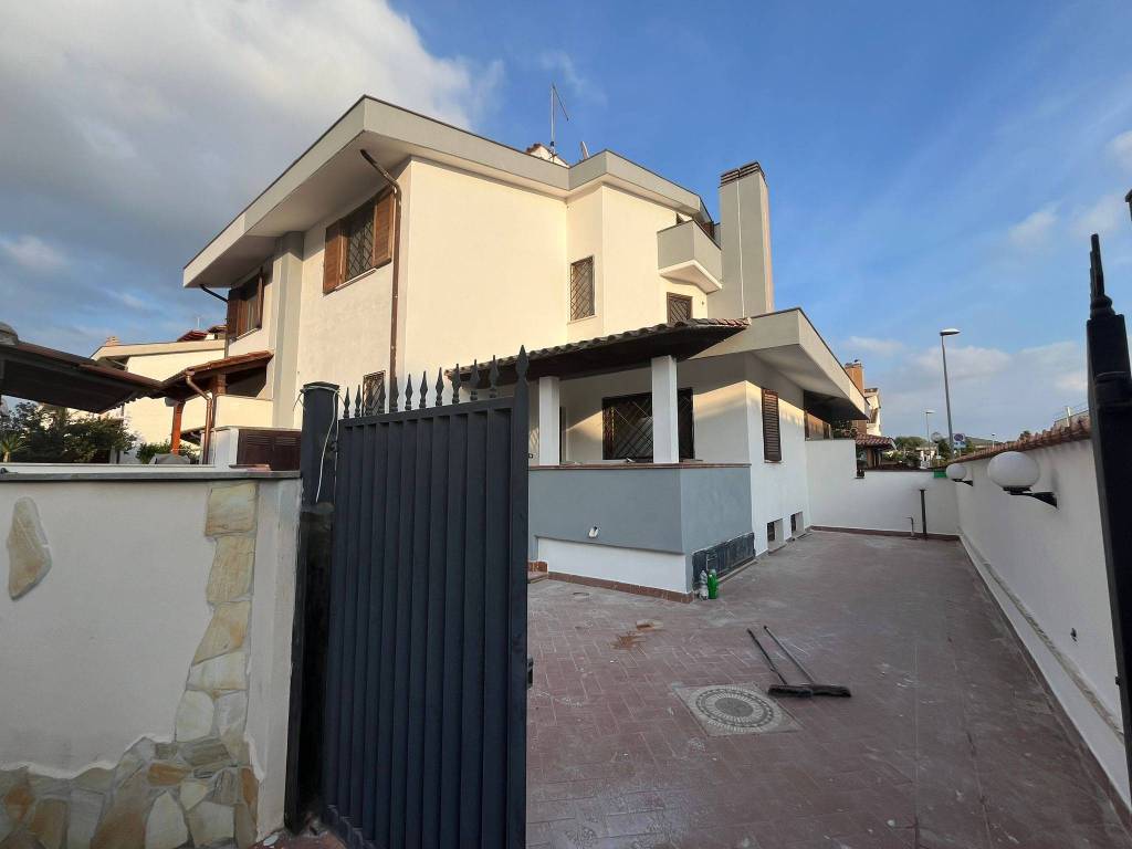 casa indipendente in vendita a Ladispoli