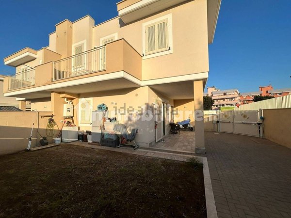 casa indipendente in vendita a Ladispoli