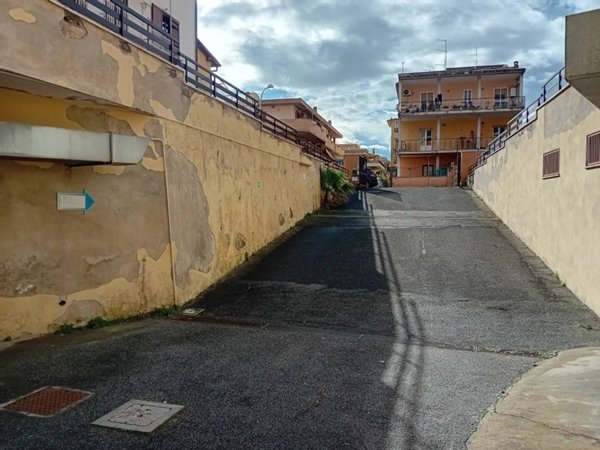 locale commerciale in vendita a Ladispoli