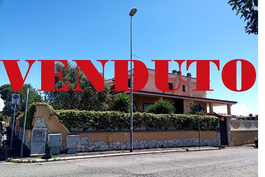 casa indipendente in vendita a Ladispoli