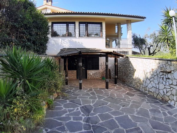 casa indipendente in vendita a Ladispoli