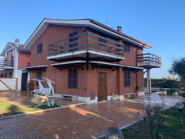 casa indipendente in vendita a Ladispoli