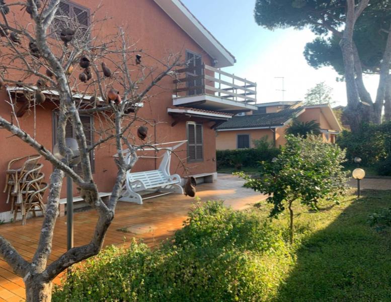 casa indipendente in vendita a Ladispoli