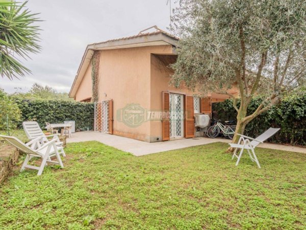 casa indipendente in vendita a Ladispoli in zona Marina di San Nicola