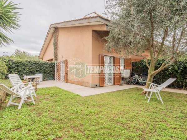 casa indipendente in vendita a Ladispoli in zona Marina di San Nicola