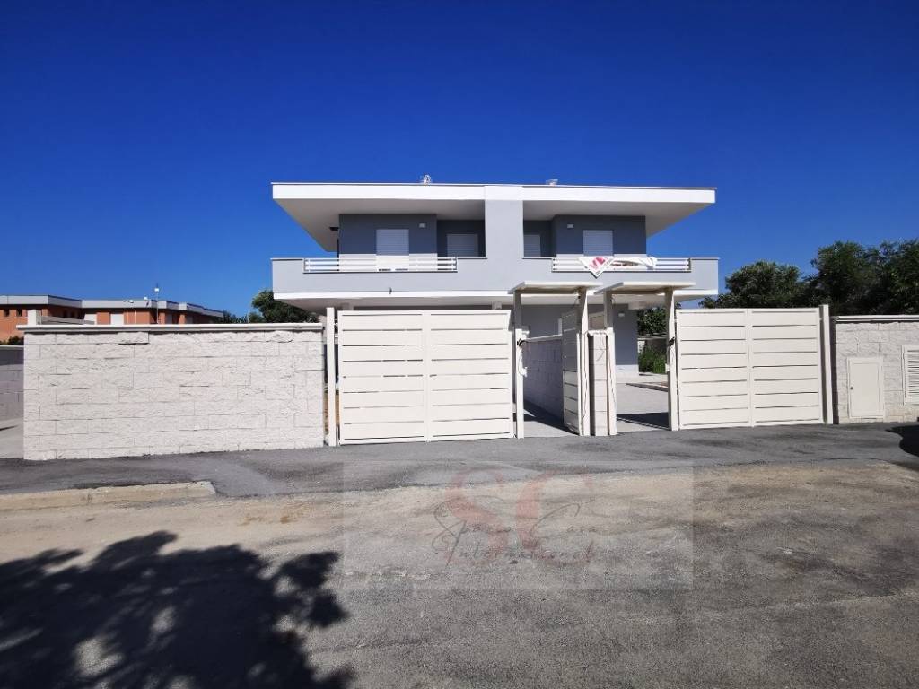 casa indipendente in vendita a Ladispoli