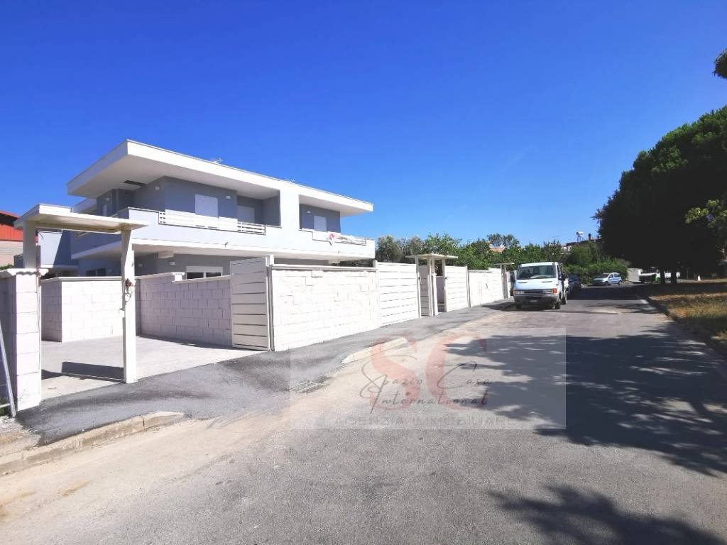 casa indipendente in vendita a Ladispoli