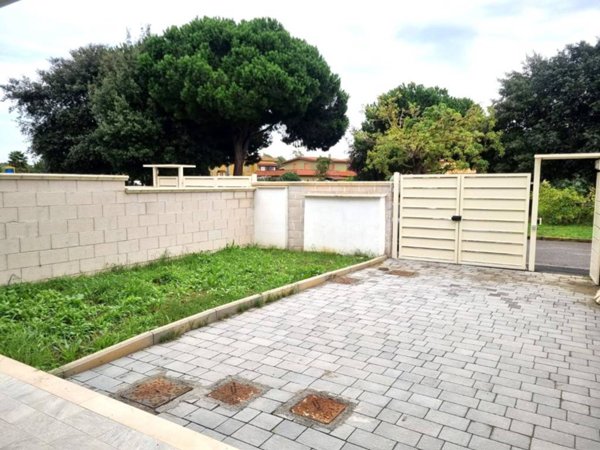 casa indipendente in vendita a Ladispoli