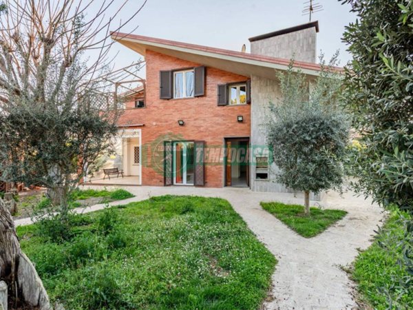 casa indipendente in vendita a Ladispoli in zona Marina di San Nicola
