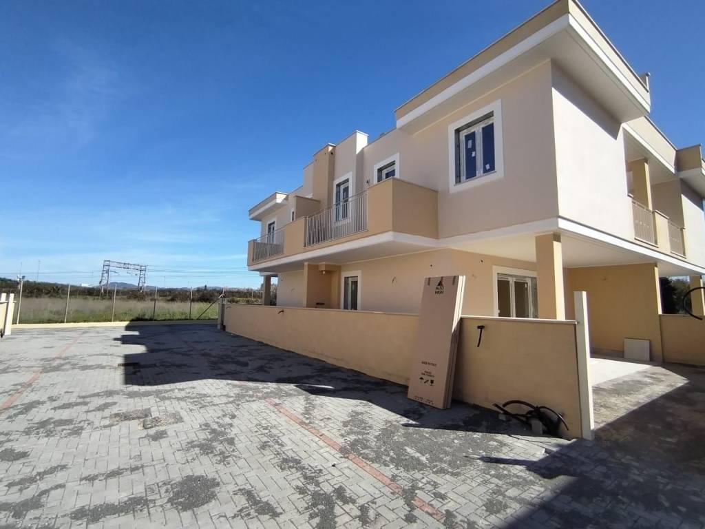 casa indipendente in vendita a Ladispoli