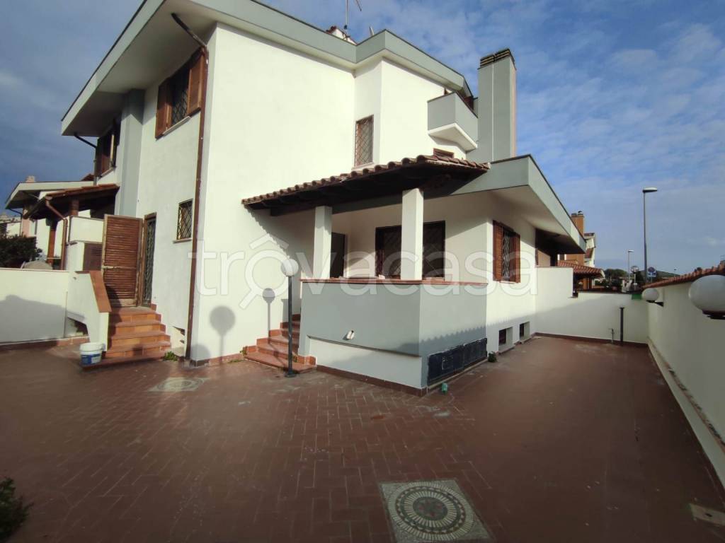 casa indipendente in vendita a Ladispoli