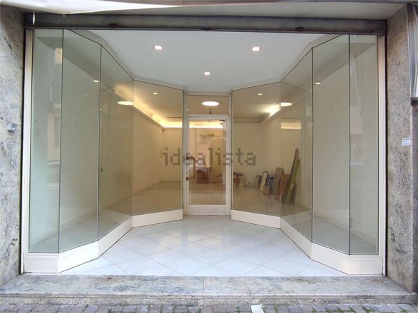 locale commerciale in vendita a Ladispoli