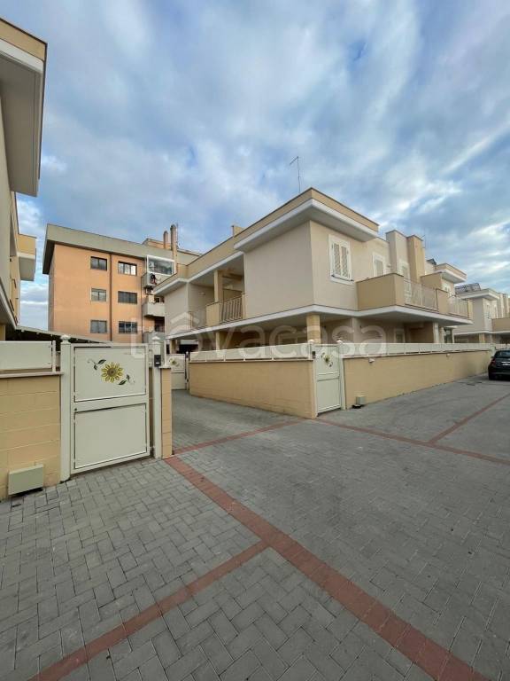 casa indipendente in vendita a Ladispoli