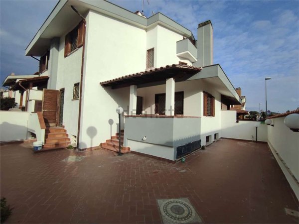 casa indipendente in vendita a Ladispoli