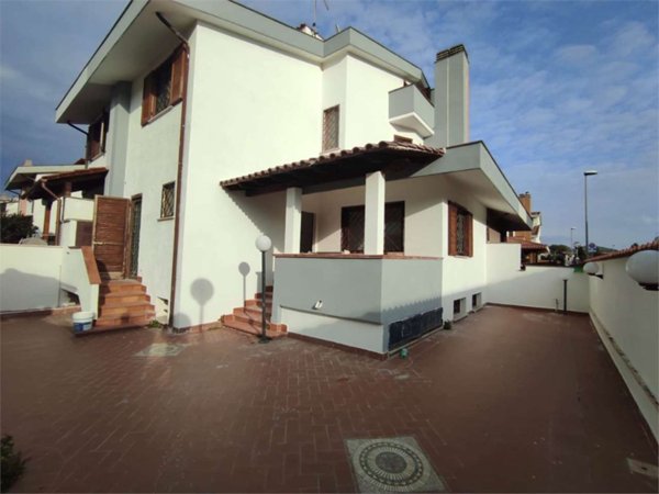 casa indipendente in vendita a Ladispoli