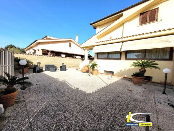 casa indipendente in vendita a Ladispoli