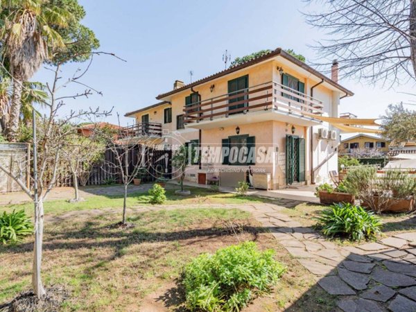 casa indipendente in vendita a Ladispoli in zona Marina di San Nicola
