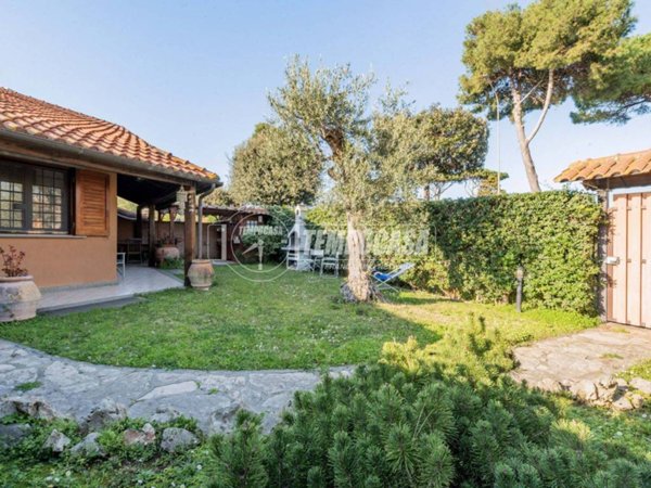 casa indipendente in vendita a Ladispoli in zona Marina di San Nicola
