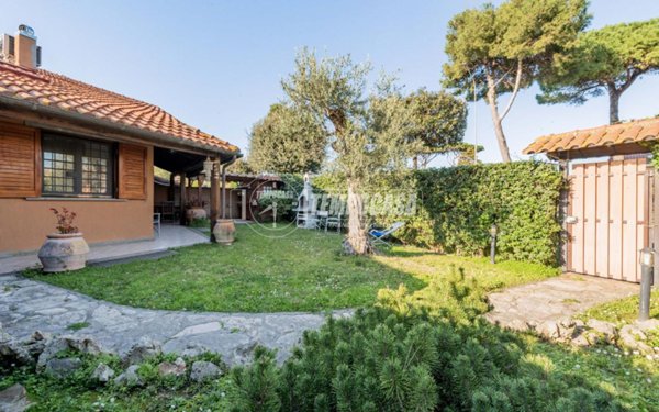 casa indipendente in vendita a Ladispoli