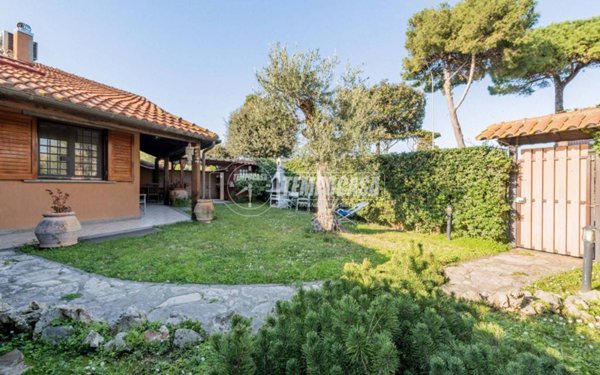 casa indipendente in vendita a Ladispoli in zona Marina di San Nicola