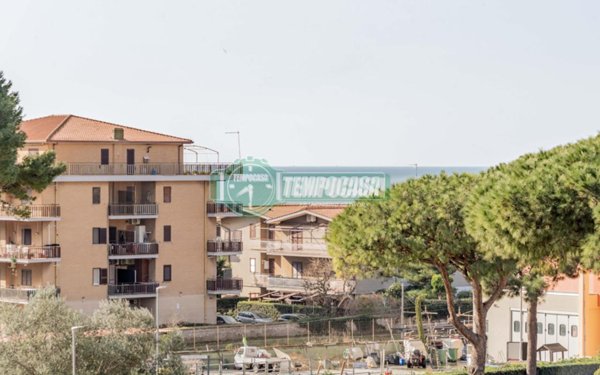 appartamento in vendita a Ladispoli in zona Marina di San Nicola