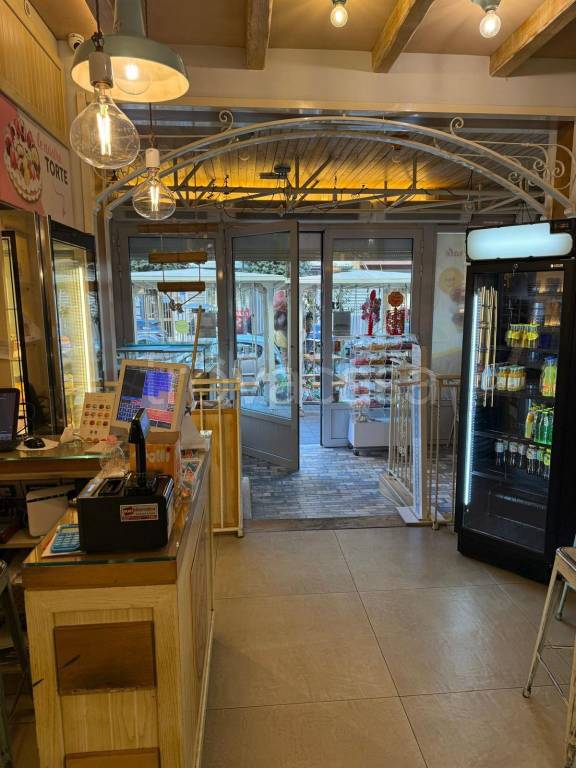 negozio in vendita a Ladispoli