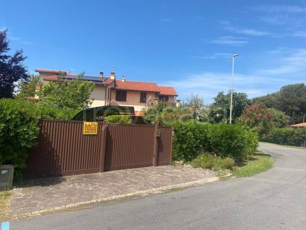 casa indipendente in vendita a Ladispoli in zona Marina di San Nicola