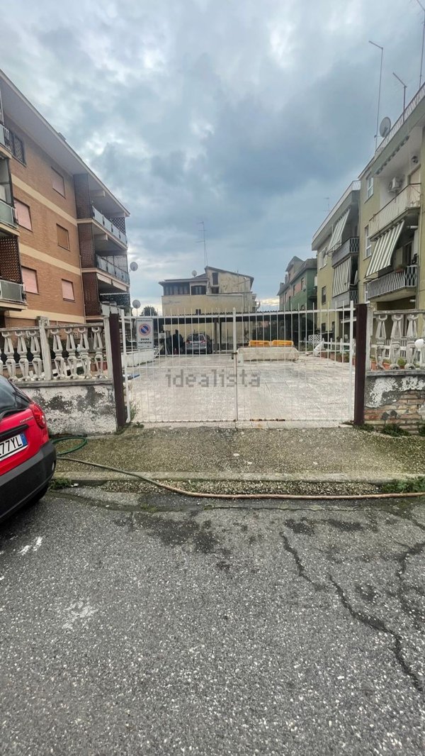 locale di sgombero in vendita a Ladispoli