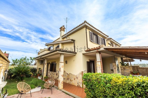 casa indipendente in vendita a Ladispoli