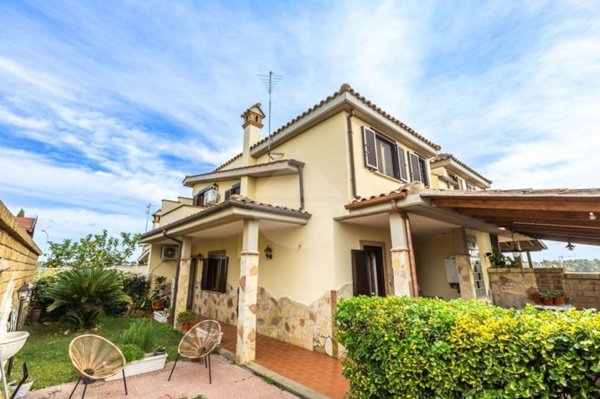 casa indipendente in vendita a Ladispoli