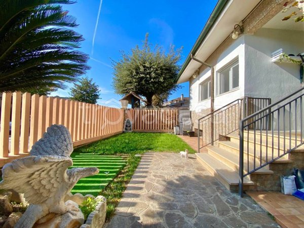 casa indipendente in vendita a Ladispoli