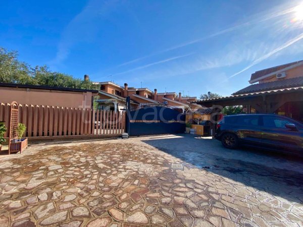 casa indipendente in vendita a Ladispoli