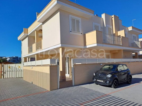 casa indipendente in vendita a Ladispoli