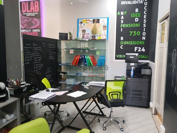 locale commerciale in vendita a Ladispoli